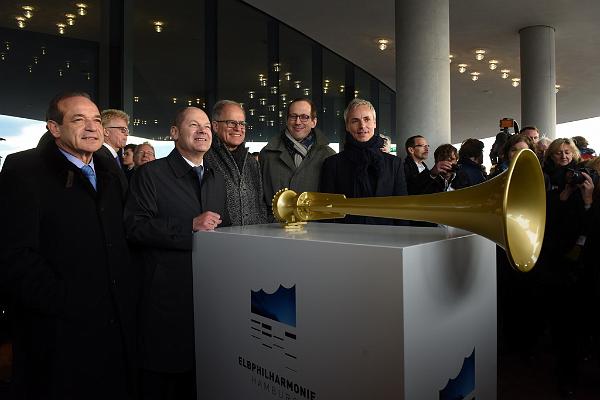 161104_plaza_opening_c_michael_zapf_2.jpg - Festakt Plaza Elbphilharmonie