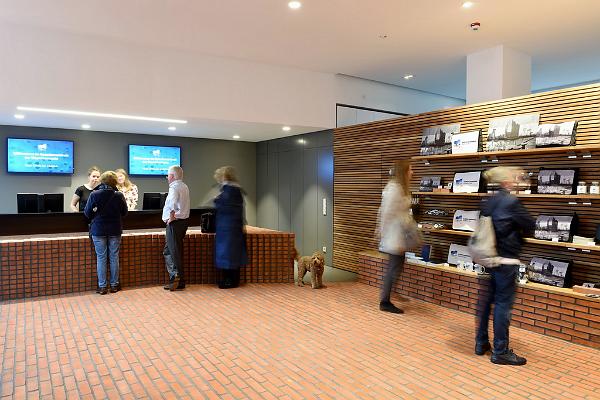 besucherzentrum_c_michael_zapf_12.jpg - Hamburg ; Das Elbphilharmonie - Besucherzentrum , Kaiserkai