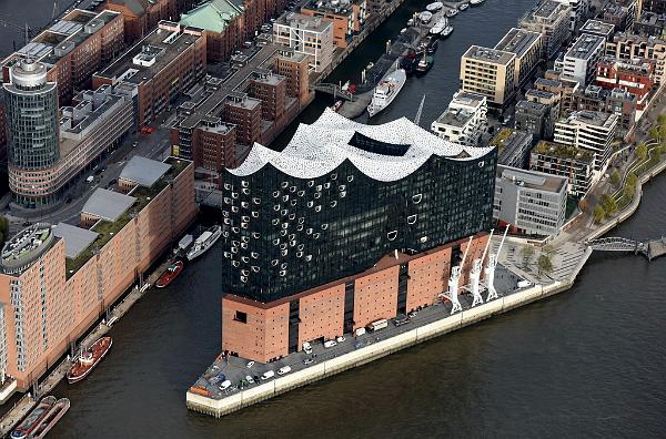 elbphilharmonie_c_michael_zapf_44.jpg - Hamburg ; LUFTBILD Elbphilharmonie in der HafenCity
